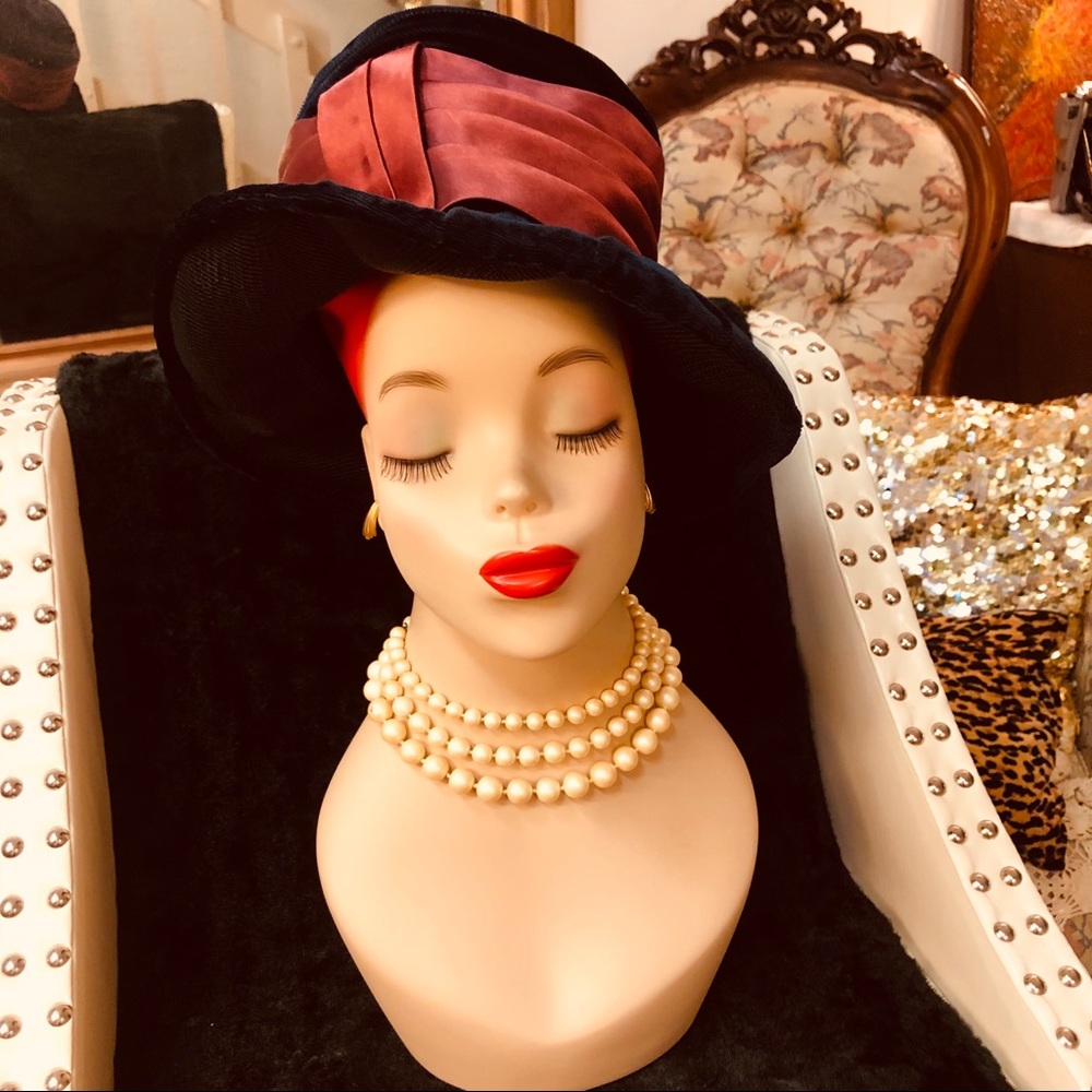 VINTAGE BLUE VELVET W/RED SASH EXCELLENT COND